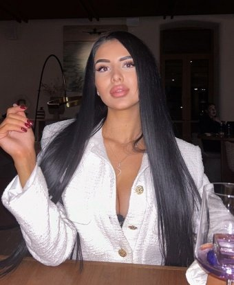 👠💋 Со мной ты погрузишься в мир наслаждения и истинного удовольствия. У меня есть опыт, чтобы удовлетворить самые смелые желания. Фото говорят сами за себя - ты оценишь мою красоту и сексуальность. 😍📸 Я живу в Москве, поэтому сама выбираю условия встречи. Достойные отзывы о моих услугах подтверждают истинность моих навыков. Если ты готов перейти на новый уровень удовольствия, то я готова стать твоей воплощенной мечтой. 🌟💫💦 Изольда